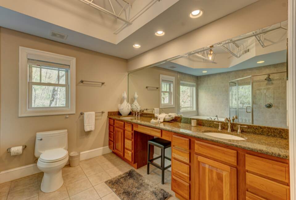 Falcon’s Nest Riverfront Mountain Retreat - mccaysville, Georgia