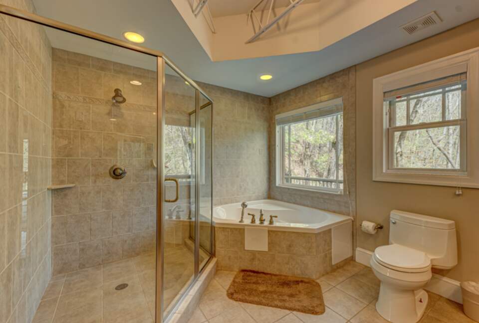 Falcon’s Nest Riverfront Mountain Retreat - mccaysville, Georgia