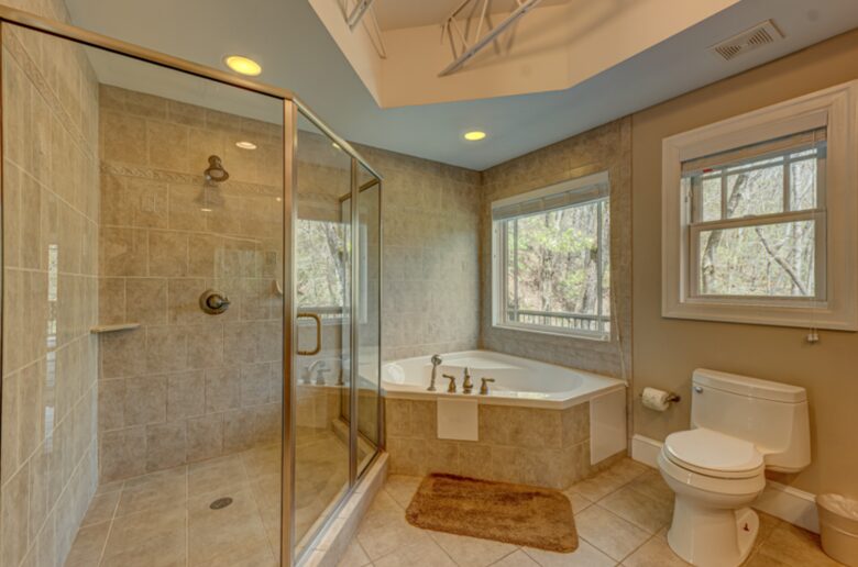 Falcon’s Nest Riverfront Mountain Retreat - mccaysville, Georgia