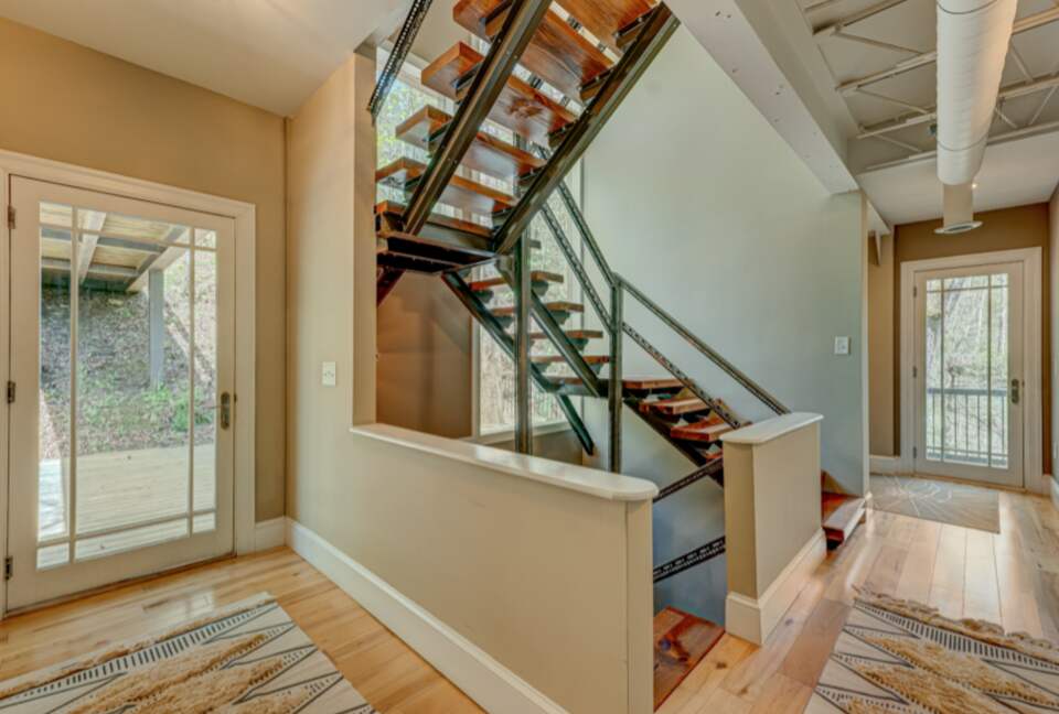 Falcon’s Nest Riverfront Mountain Retreat - mccaysville, Georgia