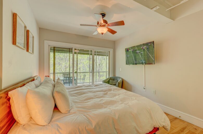 Falcon’s Nest Riverfront Mountain Retreat - mccaysville, Georgia