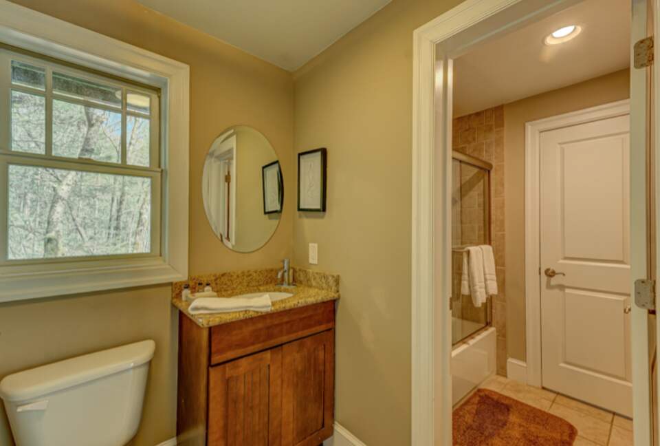 Falcon’s Nest Riverfront Mountain Retreat - mccaysville, Georgia