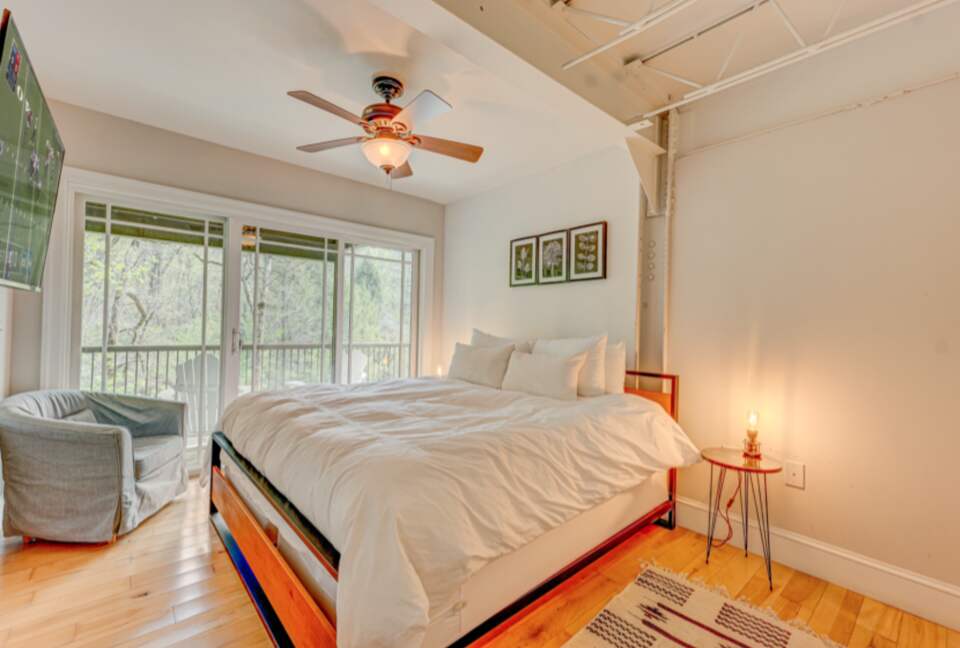 Falcon’s Nest Riverfront Mountain Retreat - mccaysville, Georgia