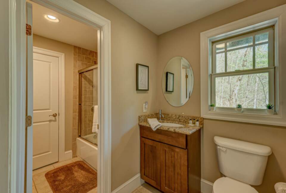 Falcon’s Nest Riverfront Mountain Retreat - mccaysville, Georgia