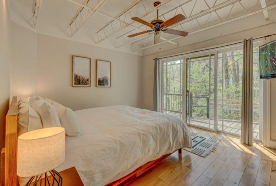 Falcon’s Nest Riverfront Mountain Retreat - mccaysville, Georgia