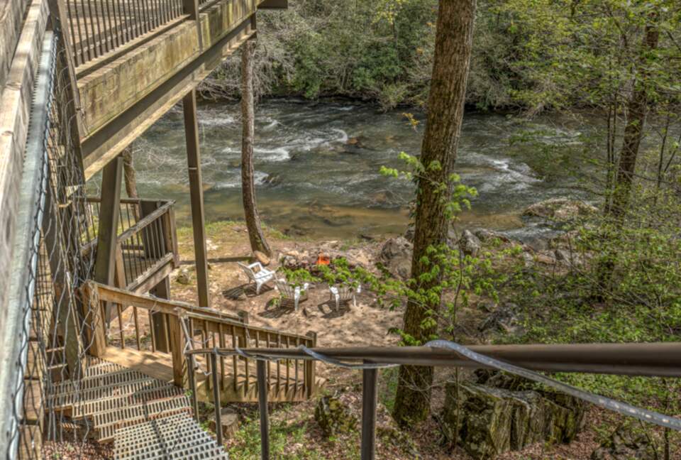 Falcon’s Nest Riverfront Mountain Retreat - mccaysville, Georgia