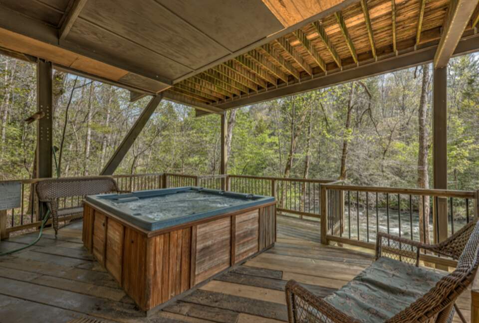 Falcon’s Nest Riverfront Mountain Retreat - mccaysville, Georgia