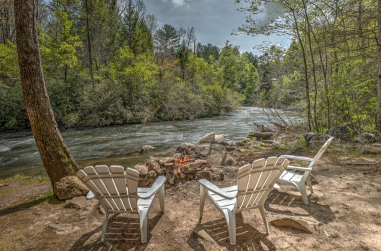 Falcon’s Nest Riverfront Mountain Retreat - mccaysville, Georgia