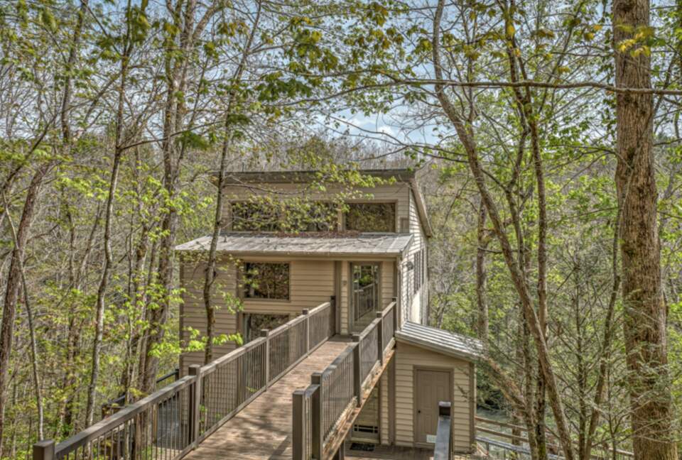 Falcon’s Nest Riverfront Mountain Retreat - mccaysville, Georgia