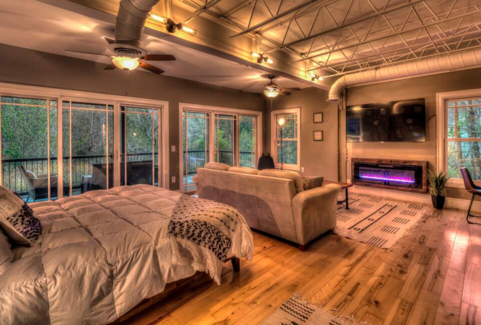 Falcon’s Nest Riverfront Mountain Retreat - mccaysville, Georgia