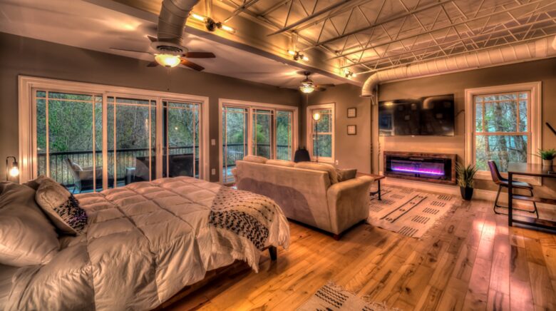 Falcon’s Nest Riverfront Mountain Retreat - mccaysville, Georgia