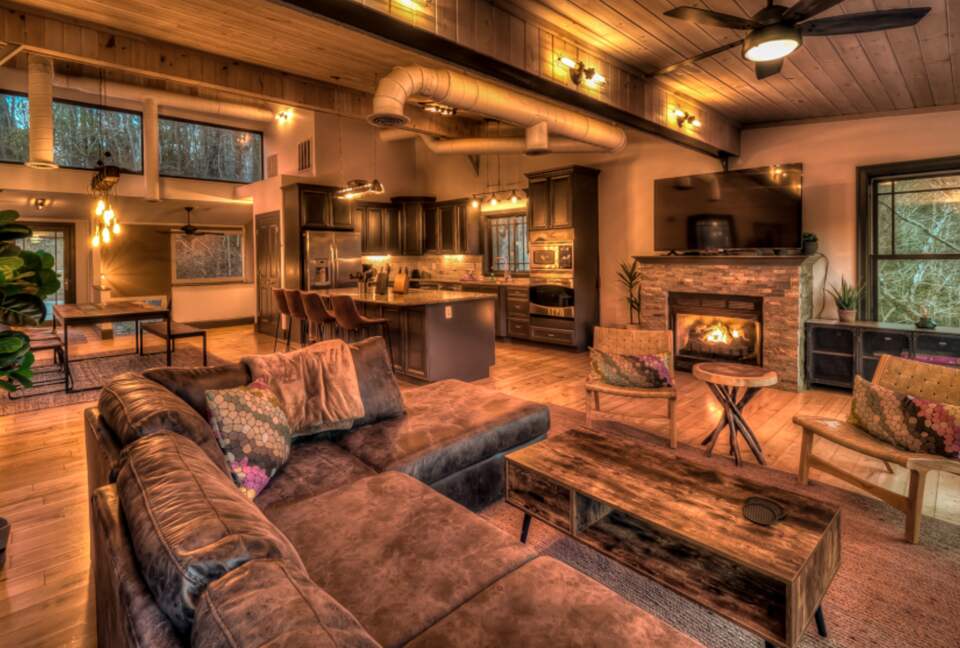 Falcon’s Nest Riverfront Mountain Retreat - mccaysville, Georgia