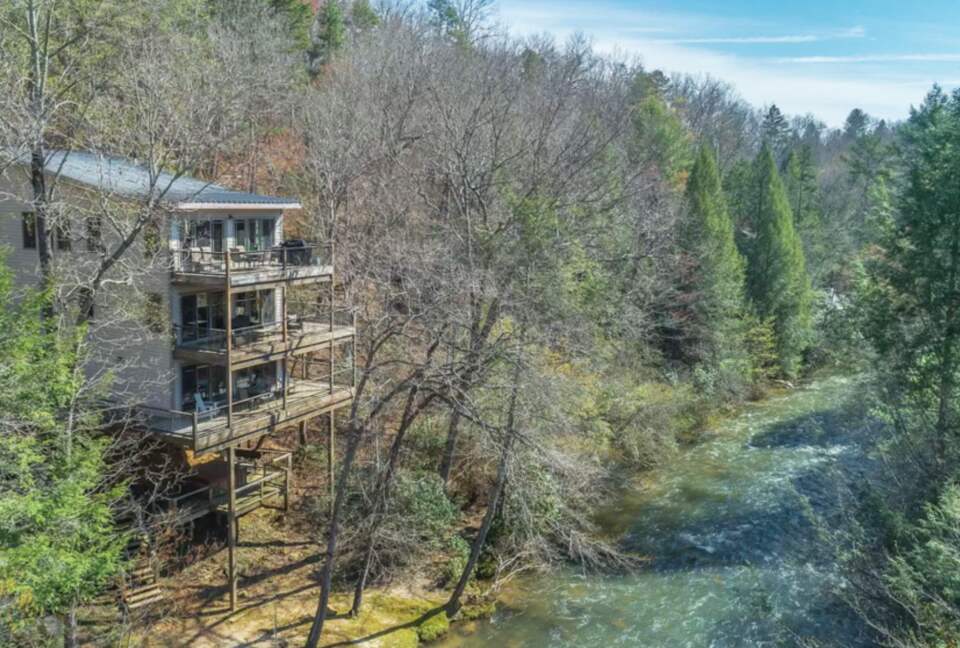 Falcon’s Nest Riverfront Mountain Retreat - mccaysville, Georgia