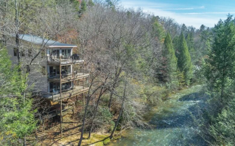Falcon’s Nest Riverfront Mountain Retreat - mccaysville, Georgia