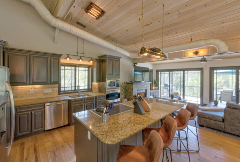 Falcon’s Nest Riverfront Mountain Retreat - mccaysville, Georgia