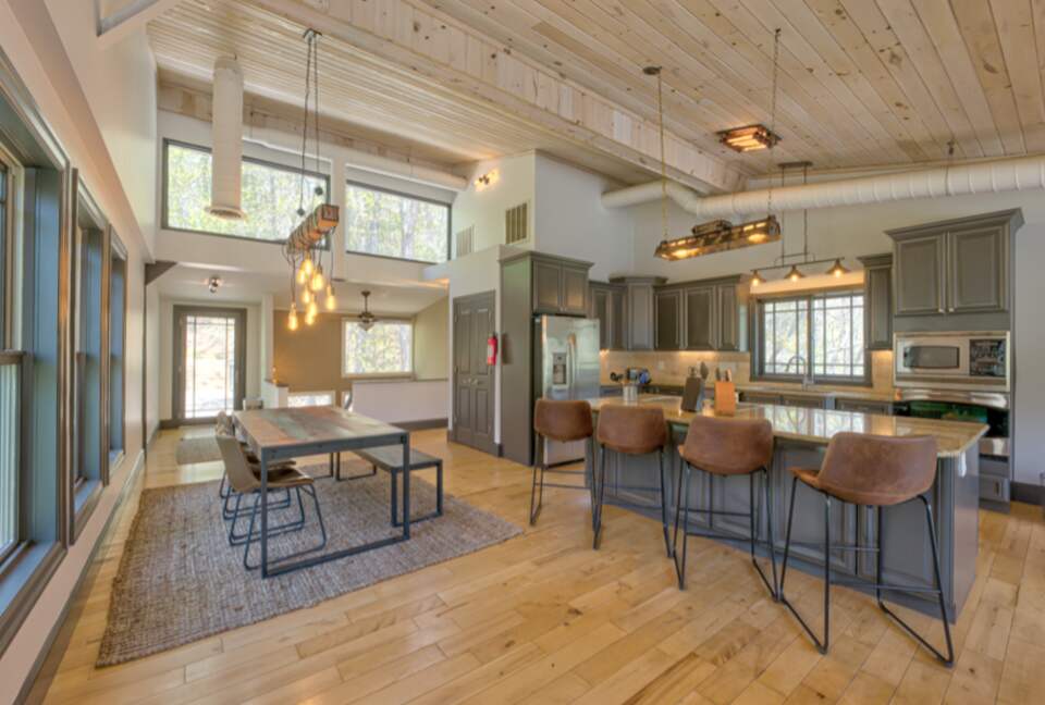 Falcon’s Nest Riverfront Mountain Retreat - mccaysville, Georgia