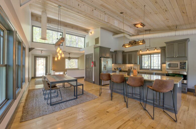 Falcon’s Nest Riverfront Mountain Retreat - mccaysville, Georgia