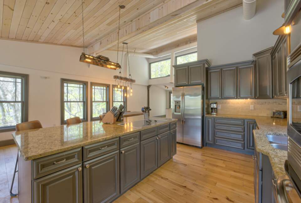 Falcon’s Nest Riverfront Mountain Retreat - mccaysville, Georgia