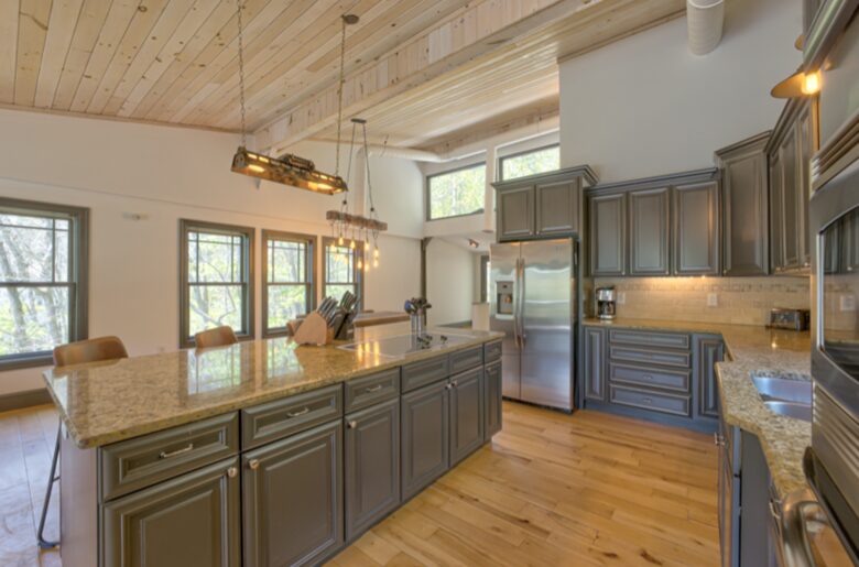 Falcon’s Nest Riverfront Mountain Retreat - mccaysville, Georgia