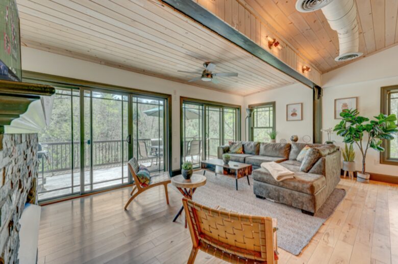 Falcon’s Nest Riverfront Mountain Retreat - mccaysville, Georgia