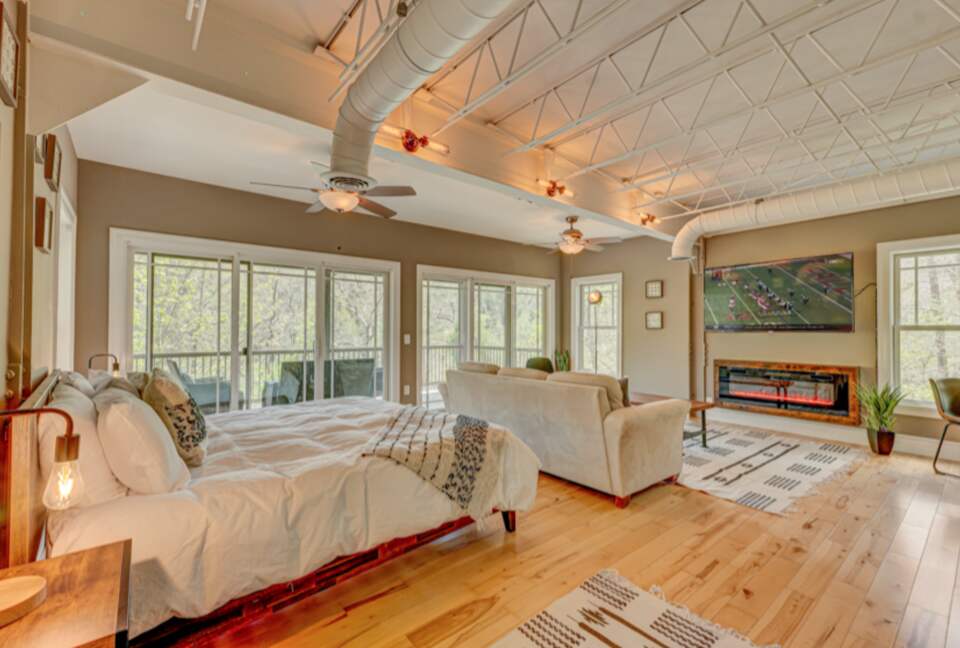 Falcon’s Nest Riverfront Mountain Retreat - mccaysville, Georgia