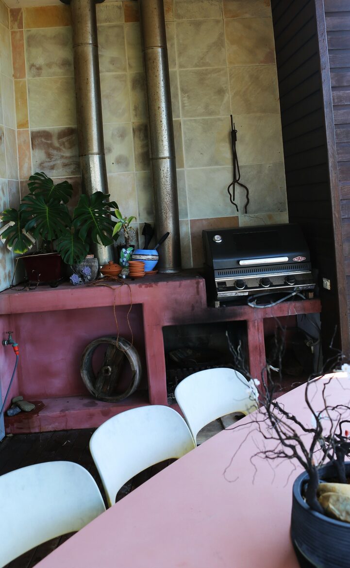 BBQ & outdoor fireplace