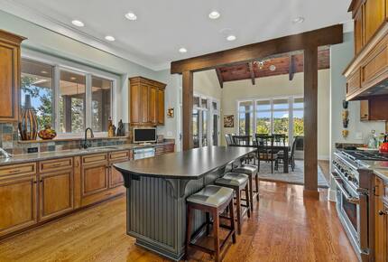 Gorgeous Lakefront Lodge with a Pool and Dock - Fort Mill, South Carolina