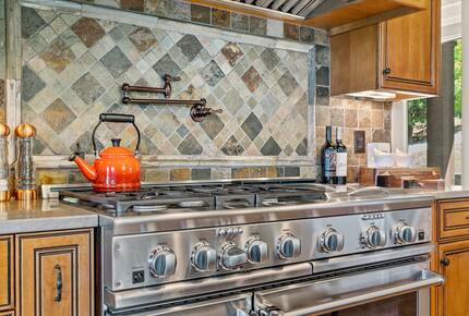 Gorgeous Lakefront Lodge with a Pool and Dock - Fort Mill, South Carolina