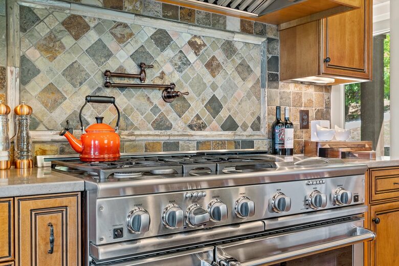 Gorgeous Lakefront Lodge with a Pool and Dock - Fort Mill, South Carolina