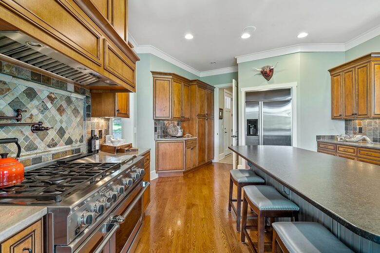 Gorgeous Lakefront Lodge with a Pool and Dock - Fort Mill, South Carolina