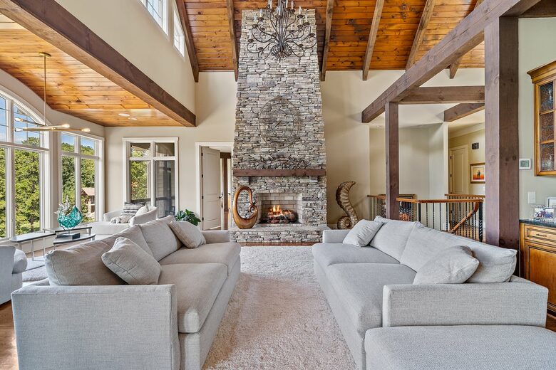 Gorgeous Lakefront Lodge with a Pool and Dock - Fort Mill, South Carolina