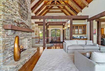 Gorgeous Lakefront Lodge with a Pool and Dock - Fort Mill, South Carolina