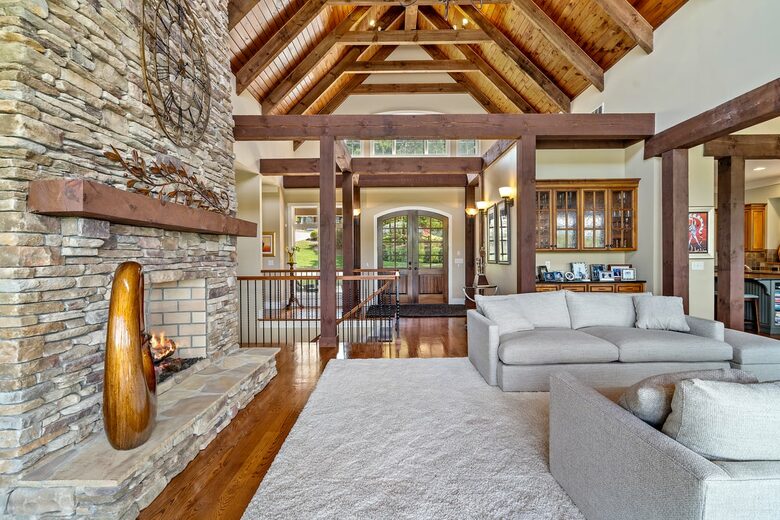 Gorgeous Lakefront Lodge with a Pool and Dock - Fort Mill, South Carolina