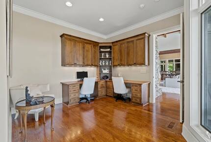 Gorgeous Lakefront Lodge with a Pool and Dock - Fort Mill, South Carolina