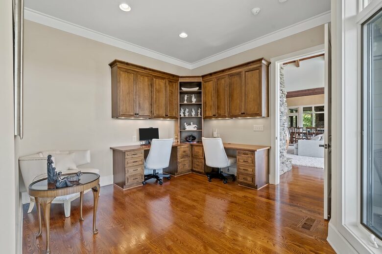 Gorgeous Lakefront Lodge with a Pool and Dock - Fort Mill, South Carolina