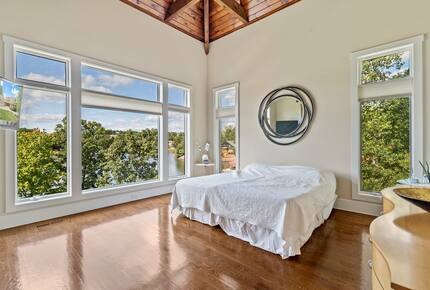 Gorgeous Lakefront Lodge with a Pool and Dock - Fort Mill, South Carolina