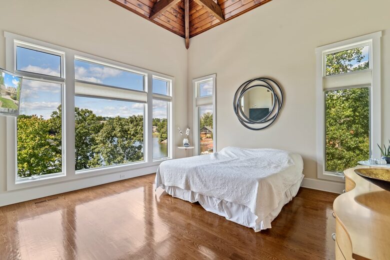 Gorgeous Lakefront Lodge with a Pool and Dock - Fort Mill, South Carolina