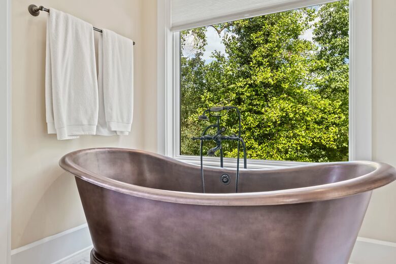 Gorgeous Lakefront Lodge with a Pool and Dock - Fort Mill, South Carolina