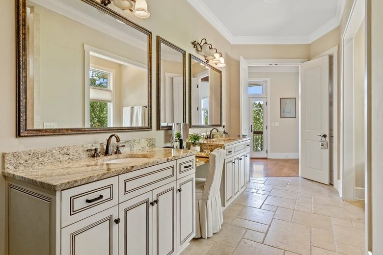 Gorgeous Lakefront Lodge with a Pool and Dock - Fort Mill, South Carolina