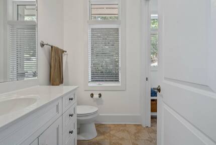 Gorgeous Lakefront Lodge with a Pool and Dock - Fort Mill, South Carolina