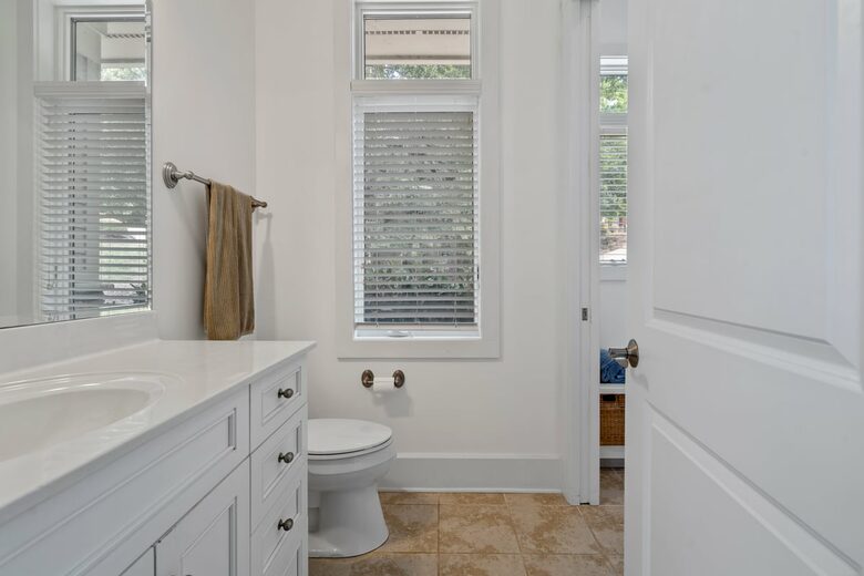 Gorgeous Lakefront Lodge with a Pool and Dock - Fort Mill, South Carolina