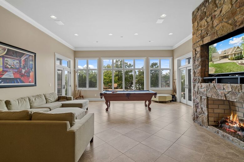 Gorgeous Lakefront Lodge with a Pool and Dock - Fort Mill, South Carolina