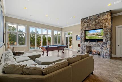 Gorgeous Lakefront Lodge with a Pool and Dock - Fort Mill, South Carolina