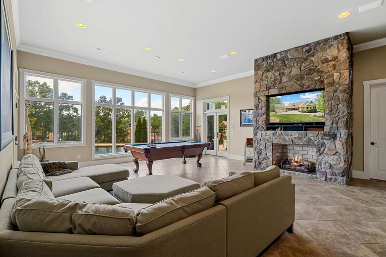 Gorgeous Lakefront Lodge with a Pool and Dock - Fort Mill, South Carolina