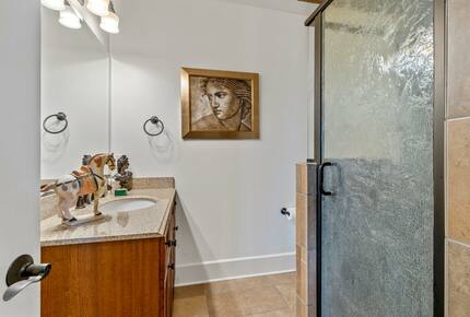 Gorgeous Lakefront Lodge with a Pool and Dock - Fort Mill, South Carolina