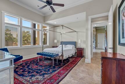 Gorgeous Lakefront Lodge with a Pool and Dock - Fort Mill, South Carolina