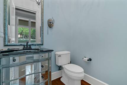 Gorgeous Lakefront Lodge with a Pool and Dock - Fort Mill, South Carolina