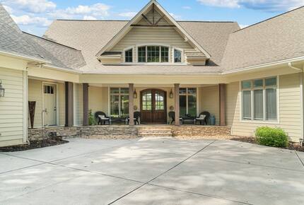 Gorgeous Lakefront Lodge with a Pool and Dock - Fort Mill, South Carolina