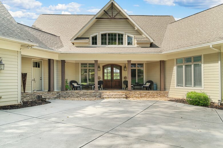 Gorgeous Lakefront Lodge with a Pool and Dock - Fort Mill, South Carolina