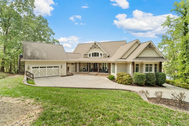 Gorgeous Lakefront Lodge with a Pool and Dock - Fort Mill, South Carolina